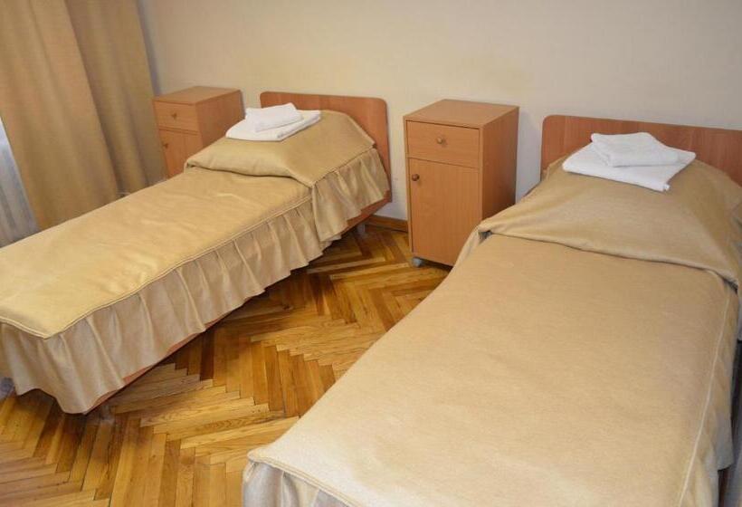 اتاق استاندارد چهار تخته, Predslava