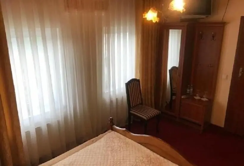 اتاق استاندارد, Stanislavskiy Dvir