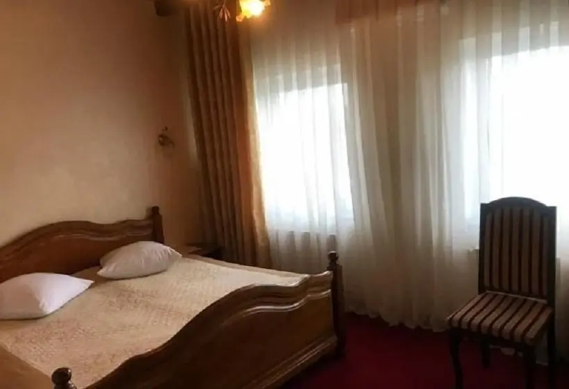 اتاق استاندارد, Stanislavskiy Dvir
