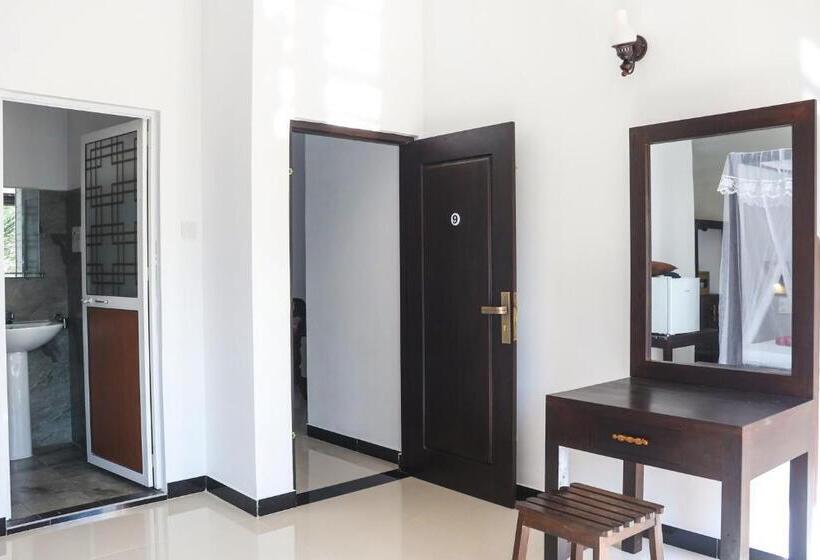 Deluxe Room with Balcony, Tinara River Inn, Weligama