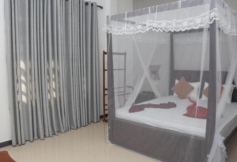 Deluxe Room with Balcony, Tinara River Inn, Weligama