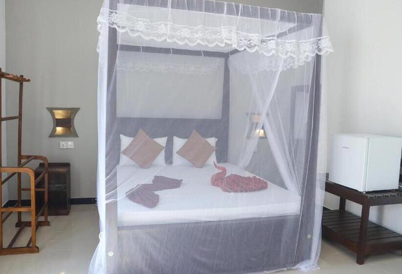 Deluxe Room with Balcony, Tinara River Inn, Weligama