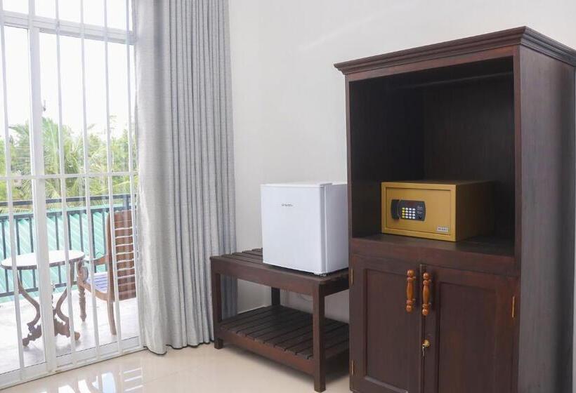 Deluxe Room King Size Bed, Tinara River Inn, Weligama