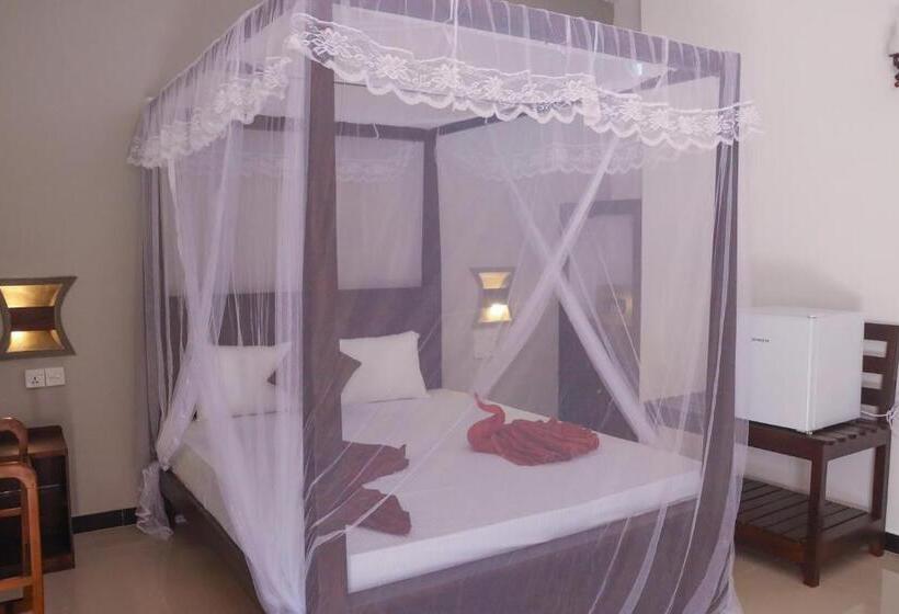 Deluxe room with river view, Tinara River Inn, Weligama