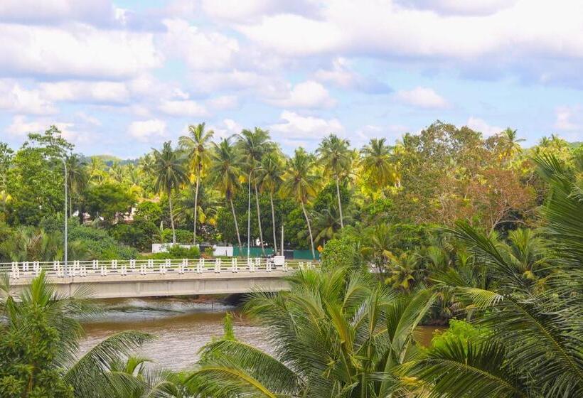 Deluxe Room King Size Bed, Tinara River Inn, Weligama