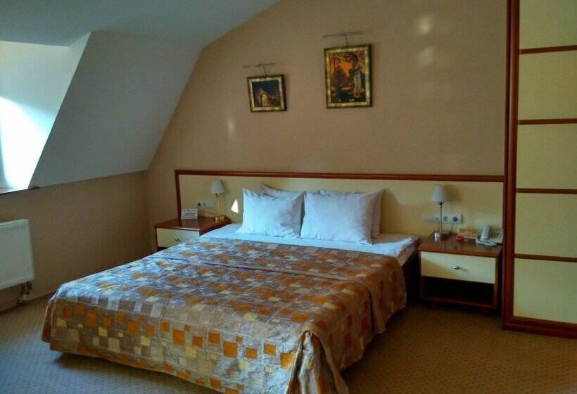 سوییت جونیور, Zs Club