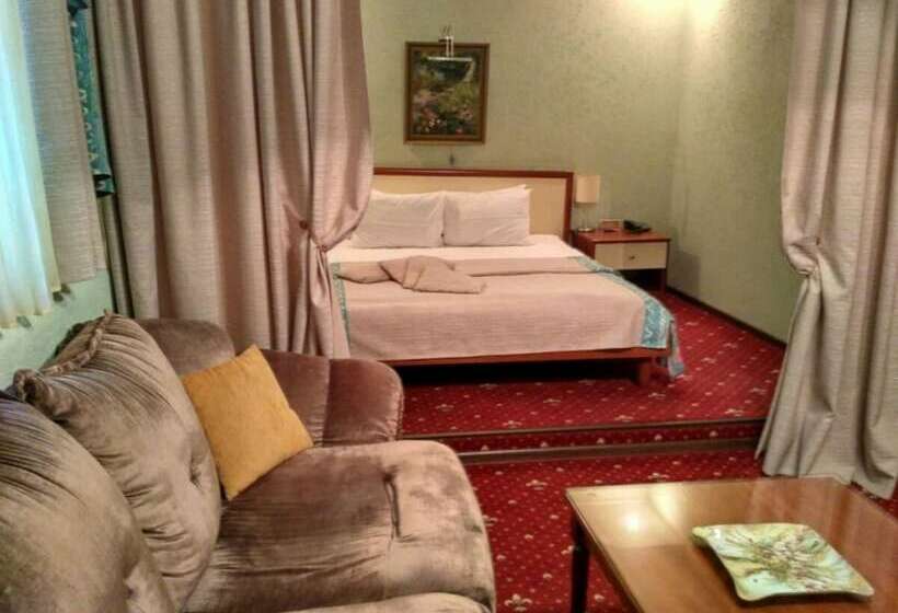 سوییت جونیور, Zs Club