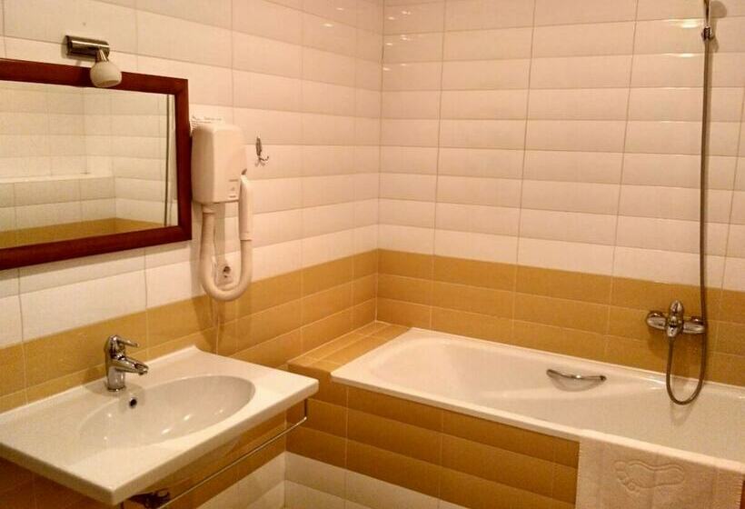 سوییت جونیور, Zs Club