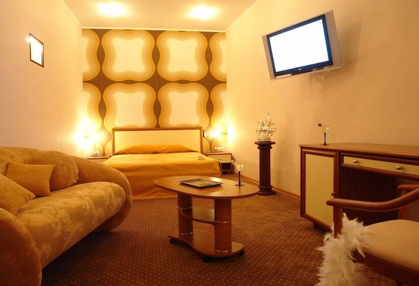 سوییت جونیور, Zs Club