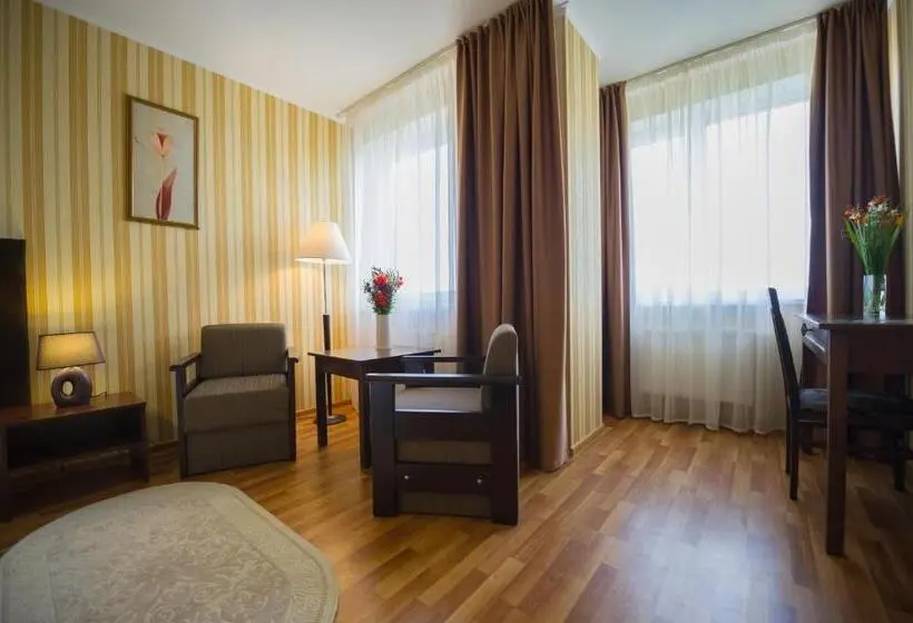 سوییت جونیور, Lisova Pisnia Resort