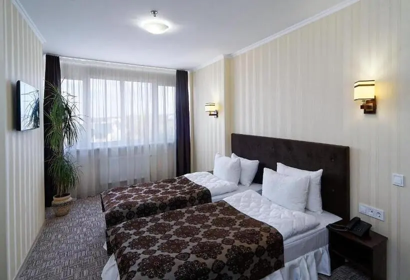 سوییت جونیور, Lisova Pisnia Resort