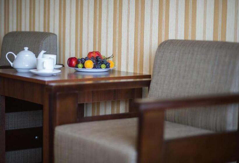 주니어 스위트, Lisova Pisnia Resort