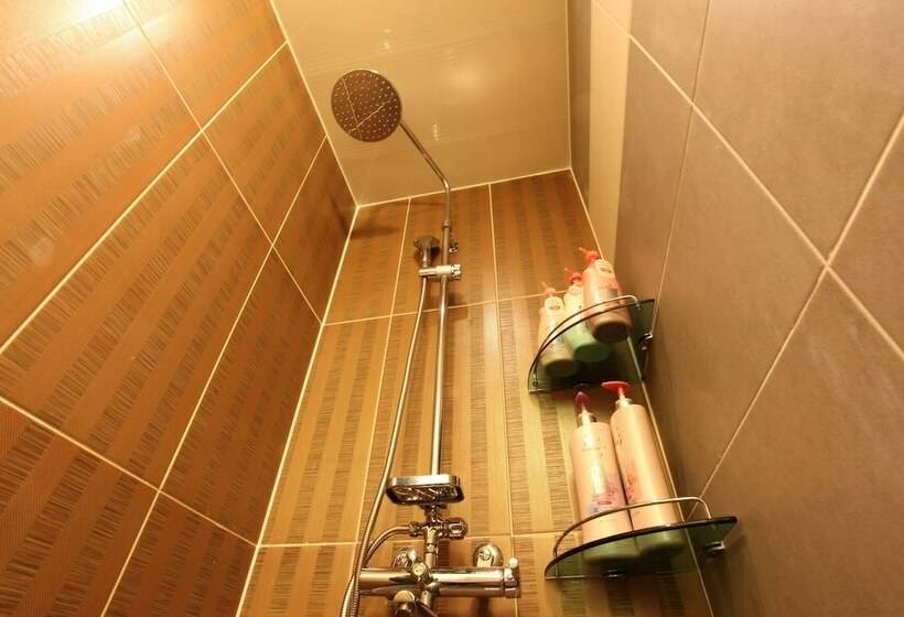 Quarto deluxe, April 2nd