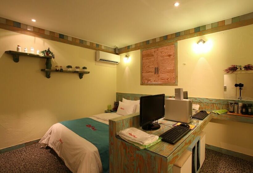 Quarto deluxe, April 2nd