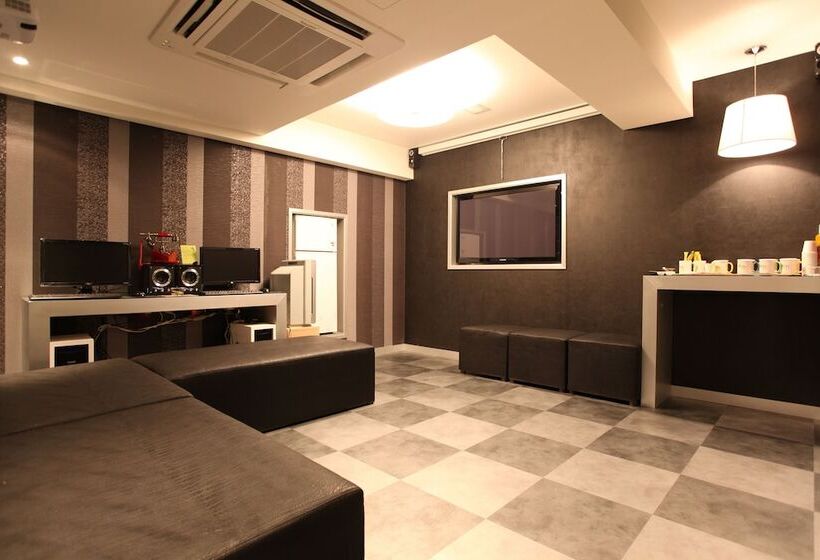 Quarto Familiar, April 2nd