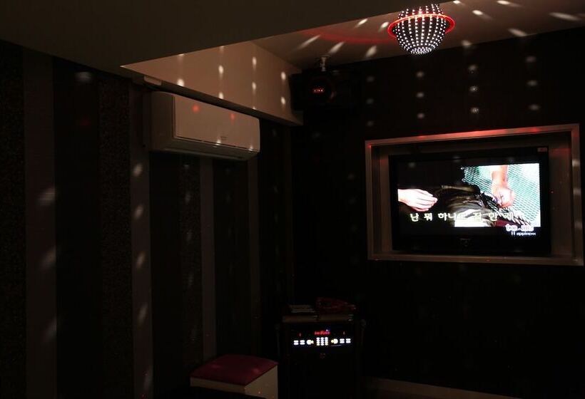 Quarto Familiar, April 2nd