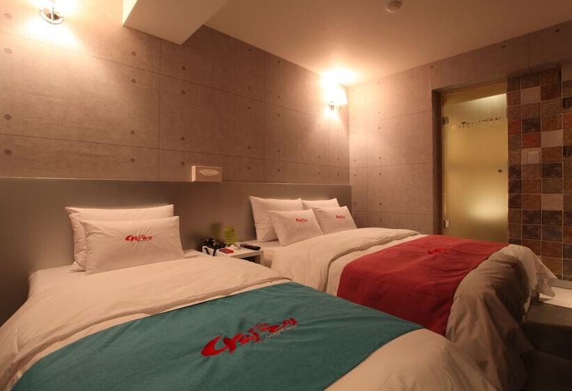 Quarto Familiar, April 2nd