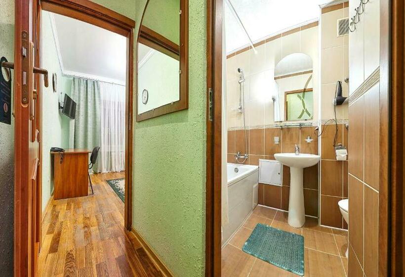 اتاق استاندارد یک نفره, Resort Hotel Karpaty