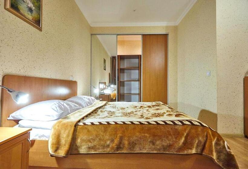 سوییت جونیور, Resort Hotel Karpaty