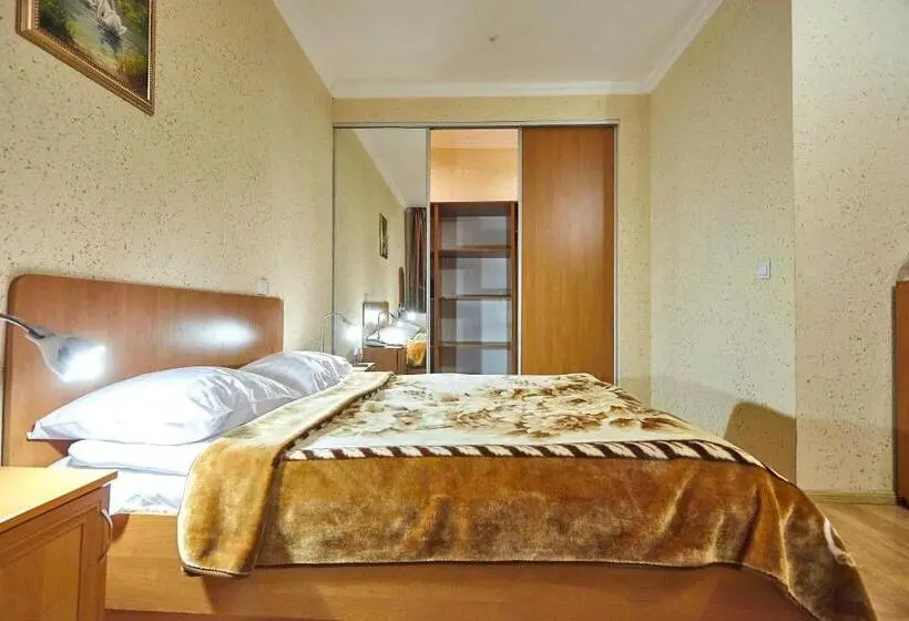 Juniorsviitti, Resort Hotel Karpaty