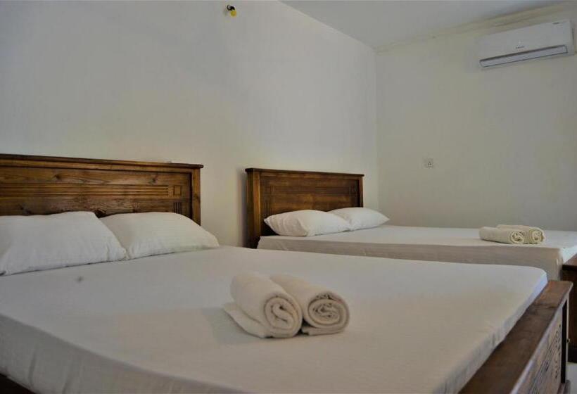 اتاق خانوادگی با چشم‌انداز باغ, Shim Beach Resort