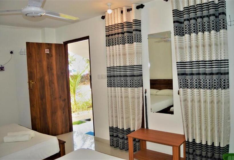 اتاق خانوادگی با چشم‌انداز باغ, Shim Beach Resort