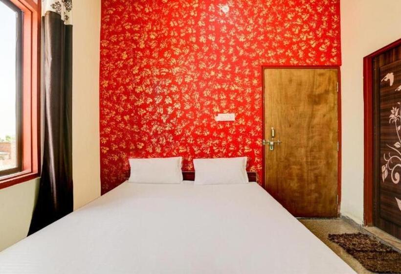 Номер Deluxe, Goroomgo Hotel M J Agra Near Taj Mahal 950m