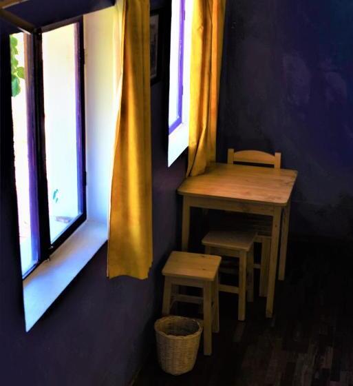 اتاق استاندارد چهار تخته, La Selenita