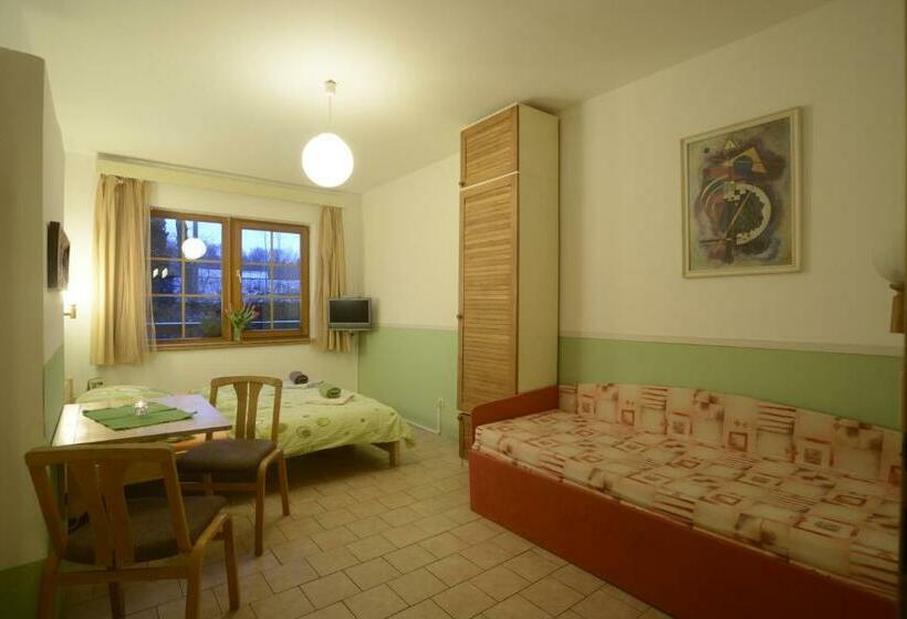 غرفة قياسية ثلاثية, Penzion Mašek