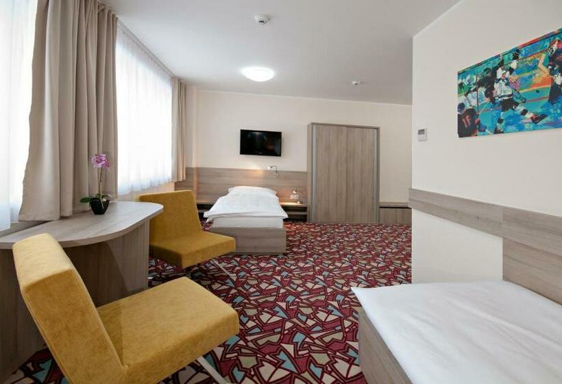 适合残疾人使用的标准间, Arena