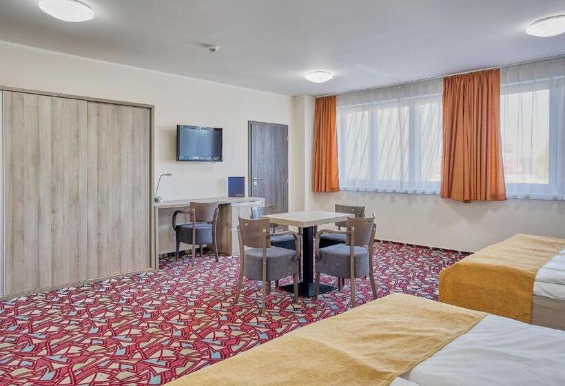 四人标准间, Arena