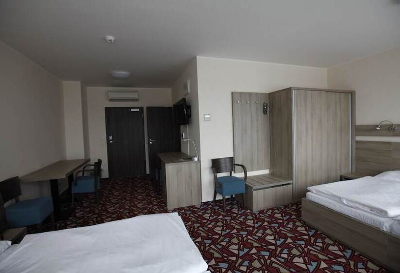 四人标准间, Arena