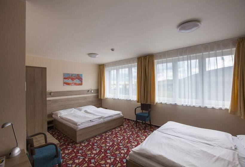 四人标准间, Arena