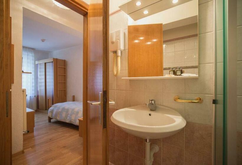 חדר סטנדרט יחיד, Centrale