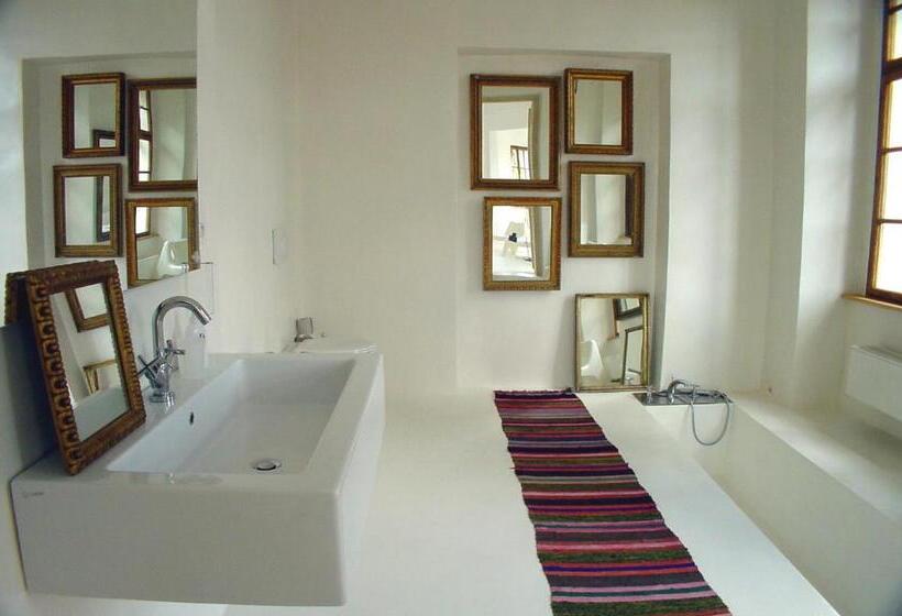 סוויטה דלוקס, Chateau Třebešice