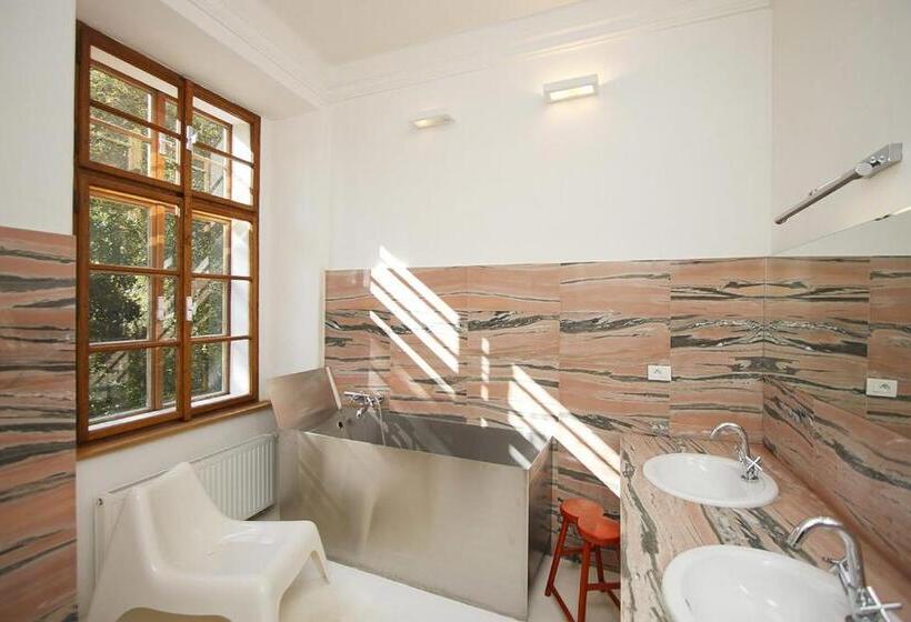 סוויטה דלוקס, Chateau Třebešice