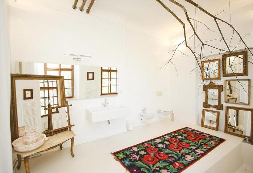 סוויטה דלוקס, Chateau Třebešice