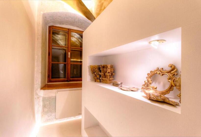 חדר בסיסי, Chateau Třebešice