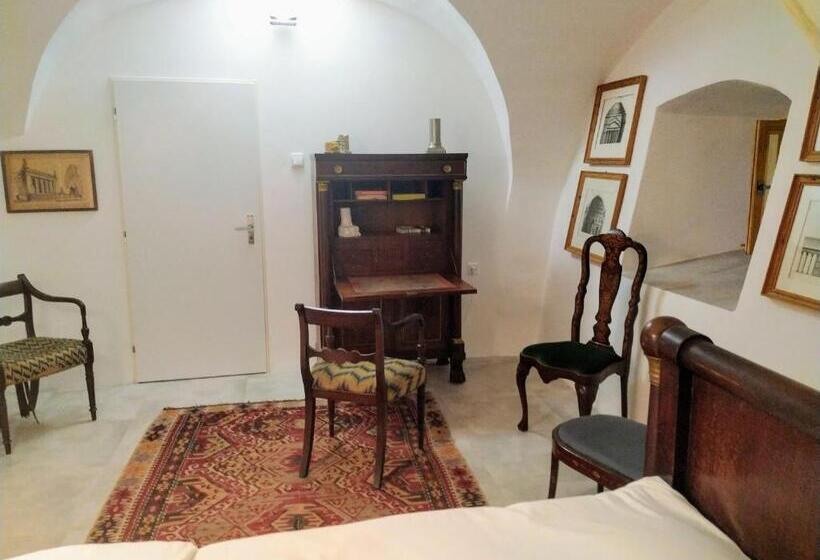 חדר אקונומי, Chateau Třebešice