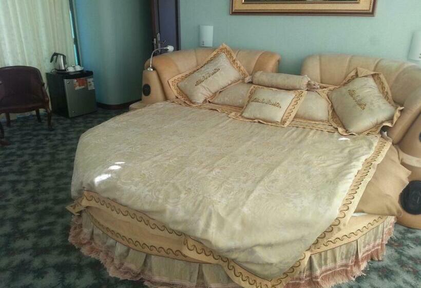 سوییت جونیور, Eden by Bluebay