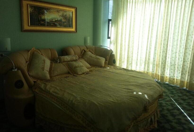 سوییت جونیور, Eden by Bluebay