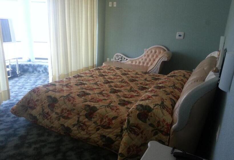 سوییت لوکس, Eden by Bluebay