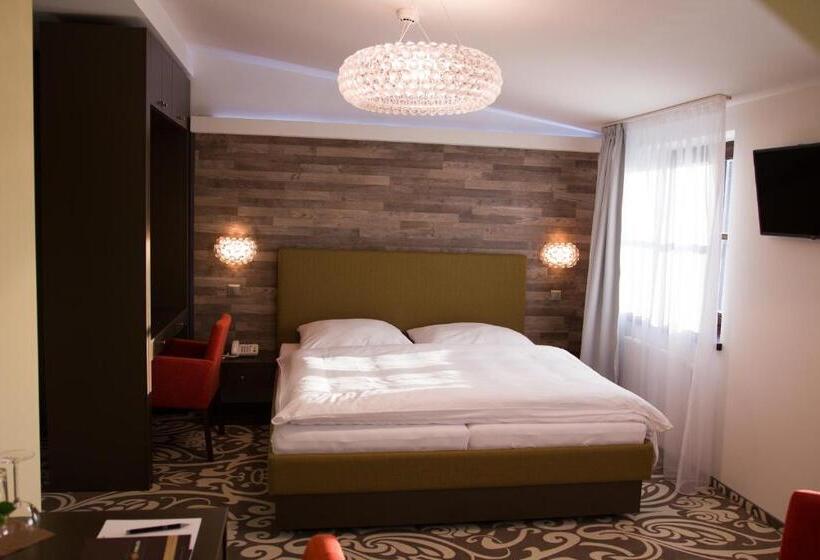 חדר דלוקס, Freud