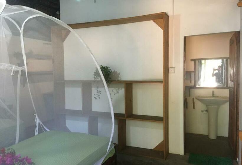 اتاق استاندارد سه نفره, Garden Cottage Arugambay