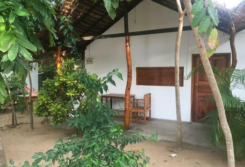 اتاق استاندارد سه نفره, Garden Cottage Arugambay