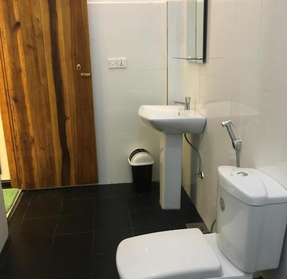 اتاق لوکس سه تخته, Garden Cottage Arugambay