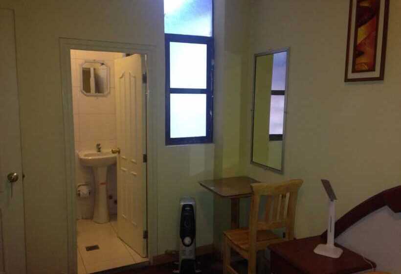 اتاق خانوادگی, Houston