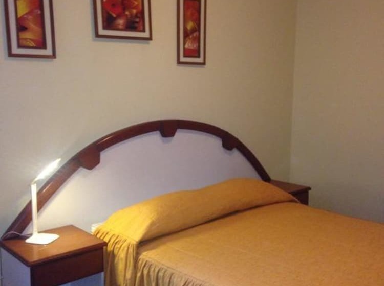 اتاق خانوادگی, Houston