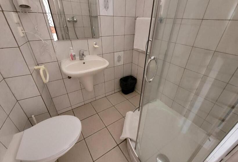 חדר סטנדרט יחיד, Koruna