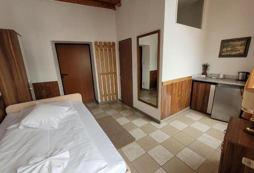 חדר סטנדרט יחיד, Koruna